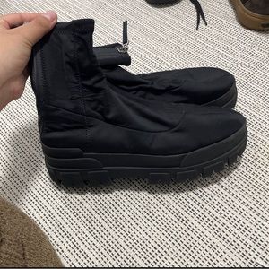 Bershka boots size 8.5 us, 39 uk
